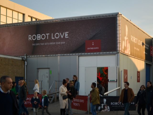 Sim One Robot Love Wayfinding 02 780x509