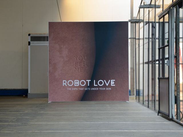 Sim One Robot Love Wayfinding 09 780x509